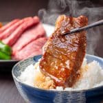 Top |焼肉の牛太福崎店 温かいご飯と焼肉を一緒に食べるシーン